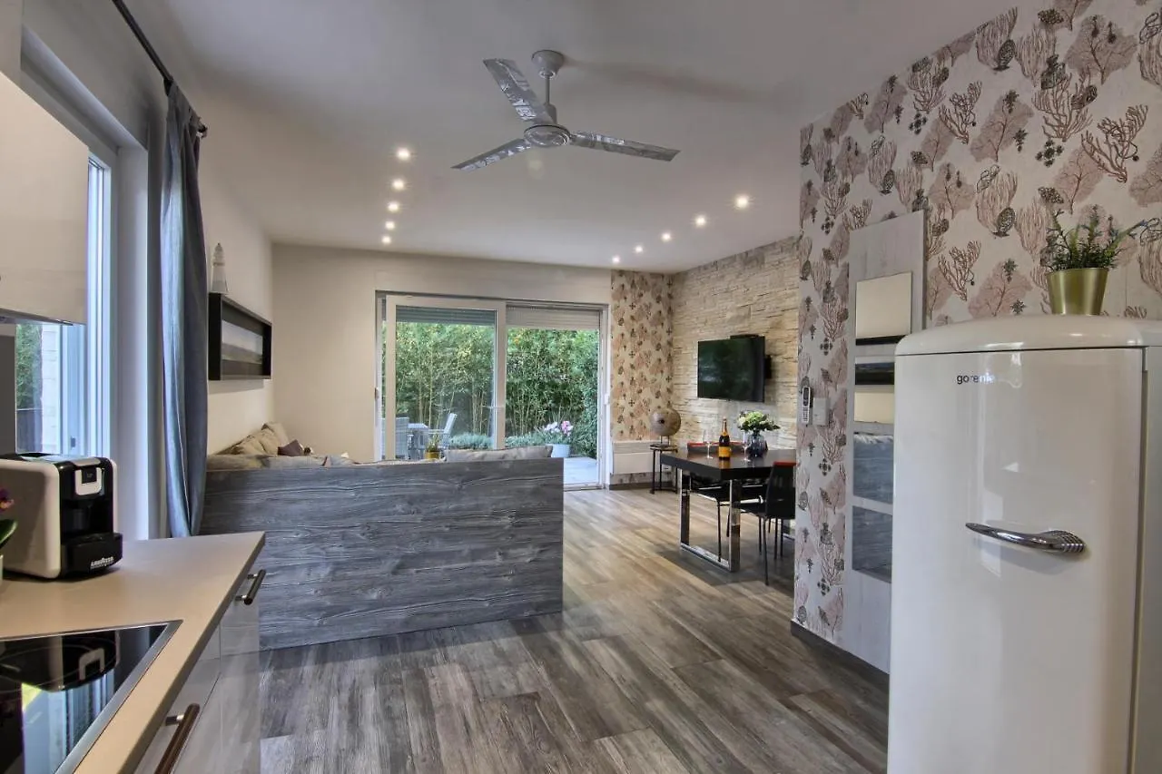 Hd Beach House II Pakostane Apartment